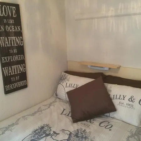 Somerset House Apartments Blackpool Room photo